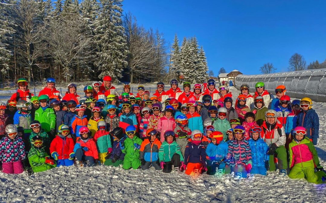 Viel Freude, Sonne und Lerneifer beim Kinderskikurs