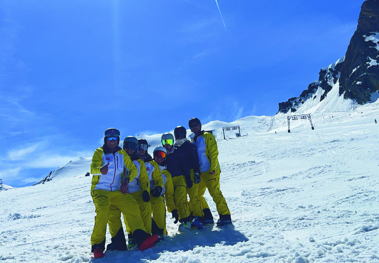 Saisonfinale am Kitzsteinhorn: Übungsleiter vom Ski-Club Passau e.V. beim gemeinsamen Saisonabschluss