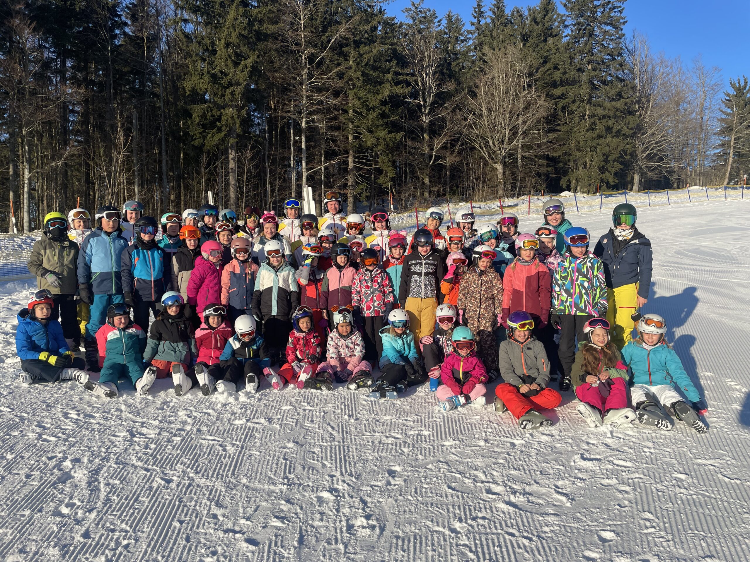 Erfolgreicher Weihnachtsskikurs im Skizentrum Mitterdorf – Rückblick auf vier unvergessliche Tage